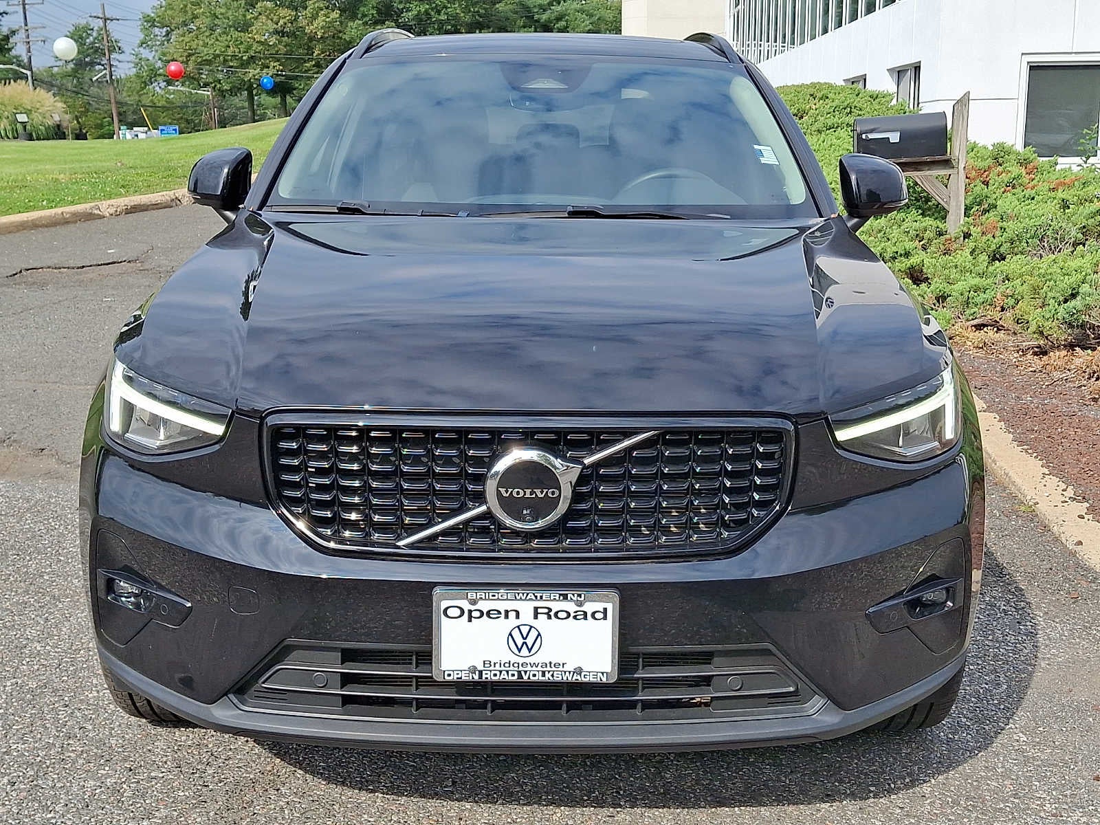 2023 Volvo XC40 B5 AWD Plus Dark Theme