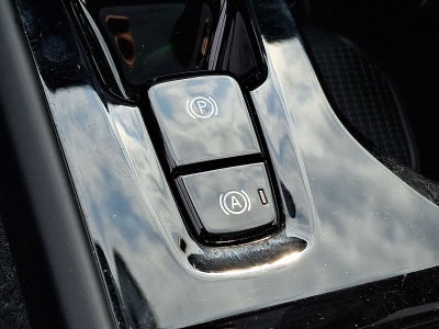 2023 Volvo XC40 B5 AWD Plus Dark Theme
