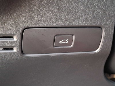2023 Volvo XC40 B5 AWD Plus Dark Theme