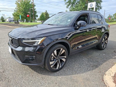 2023 Volvo XC40 B5 AWD Plus Dark Theme