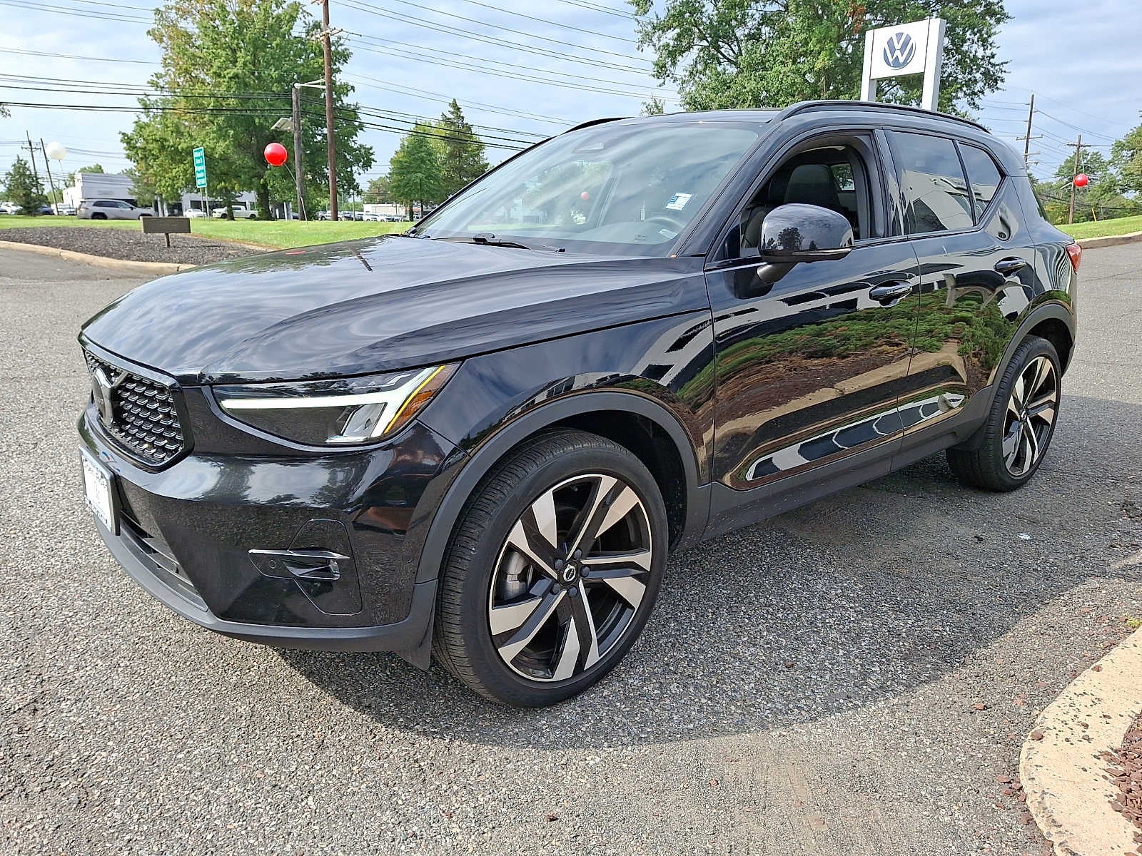 2023 Volvo XC40 B5 AWD Plus Dark Theme