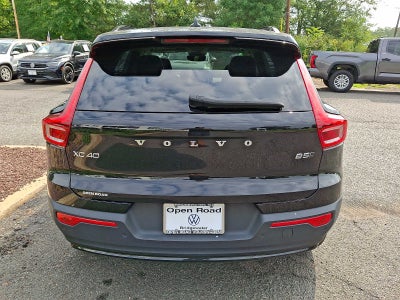 2023 Volvo XC40 B5 AWD Plus Dark Theme