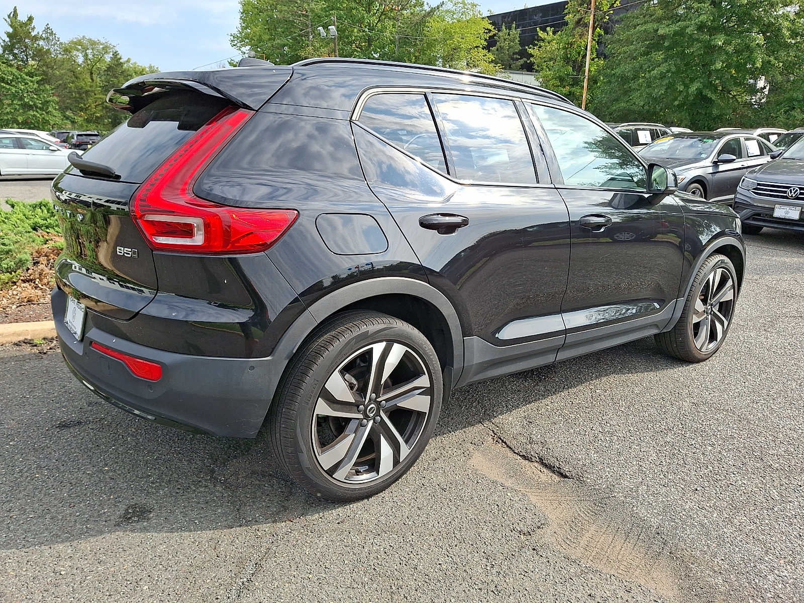 2023 Volvo XC40 B5 AWD Plus Dark Theme