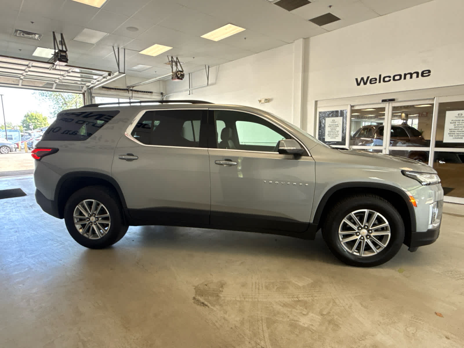 2023 Chevrolet Traverse AWD 4dr LT Leather