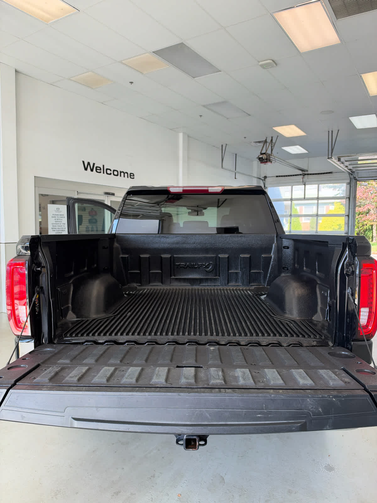 2025 GMC Sierra 1500 4WD Crew Cab 147 SLT