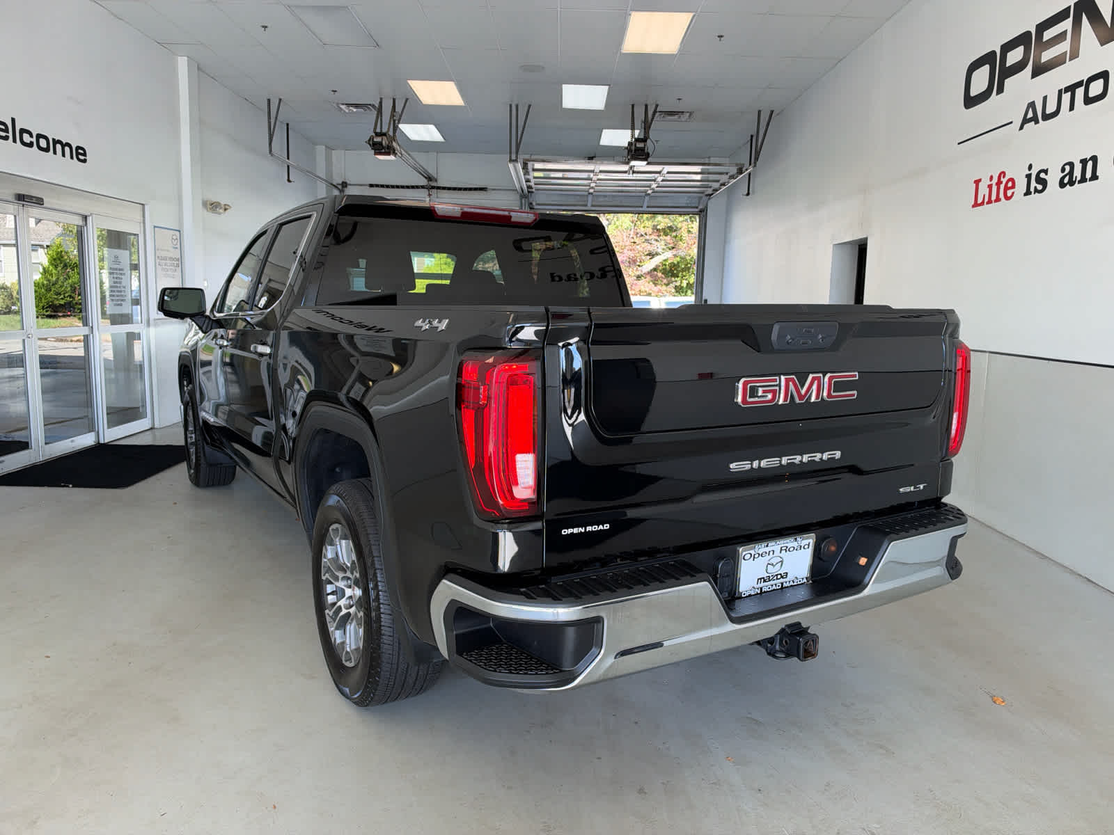 2025 GMC Sierra 1500 4WD Crew Cab 147 SLT
