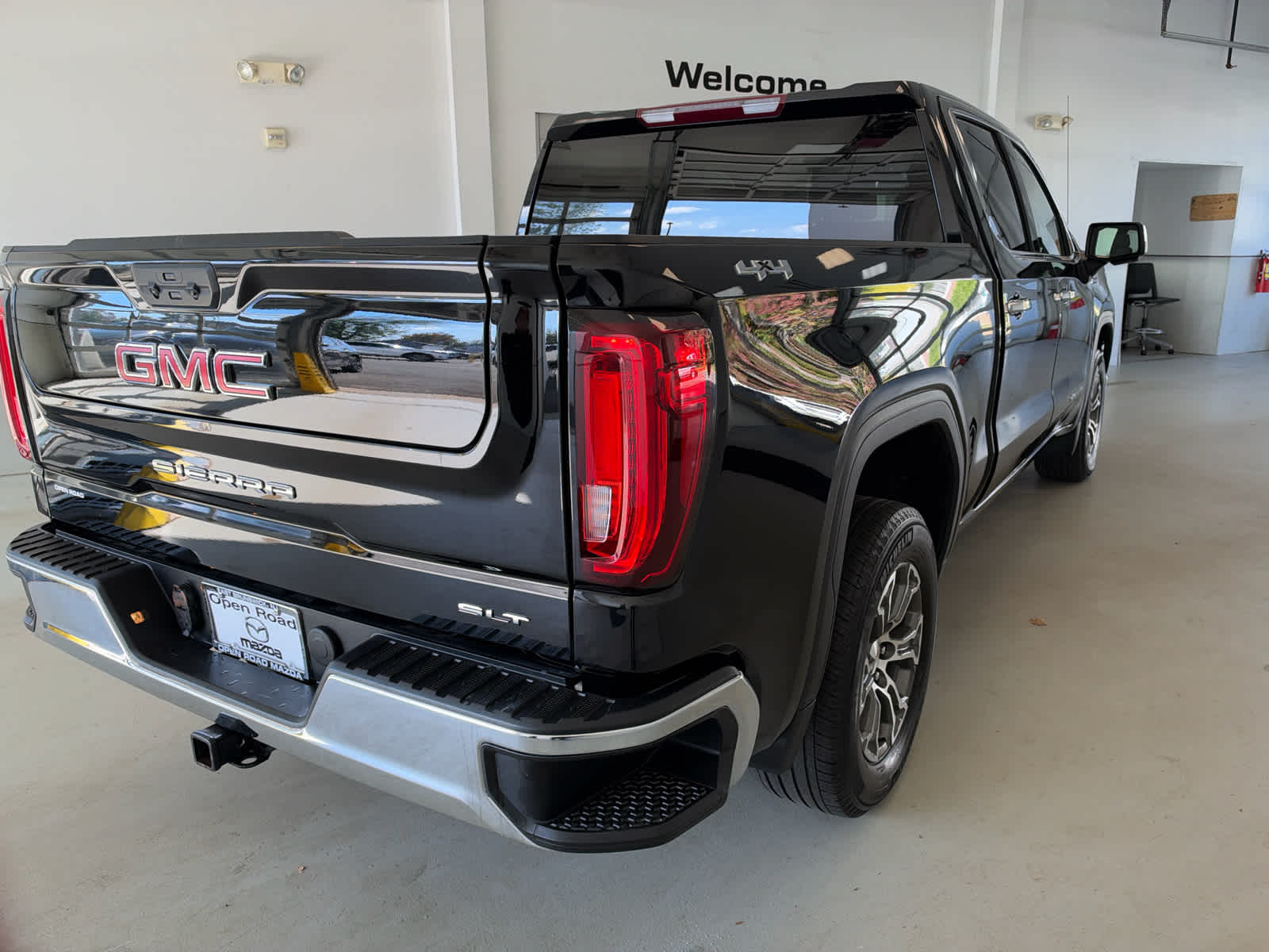 2025 GMC Sierra 1500 4WD Crew Cab 147 SLT