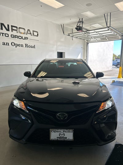 2018 Toyota Camry SE Auto