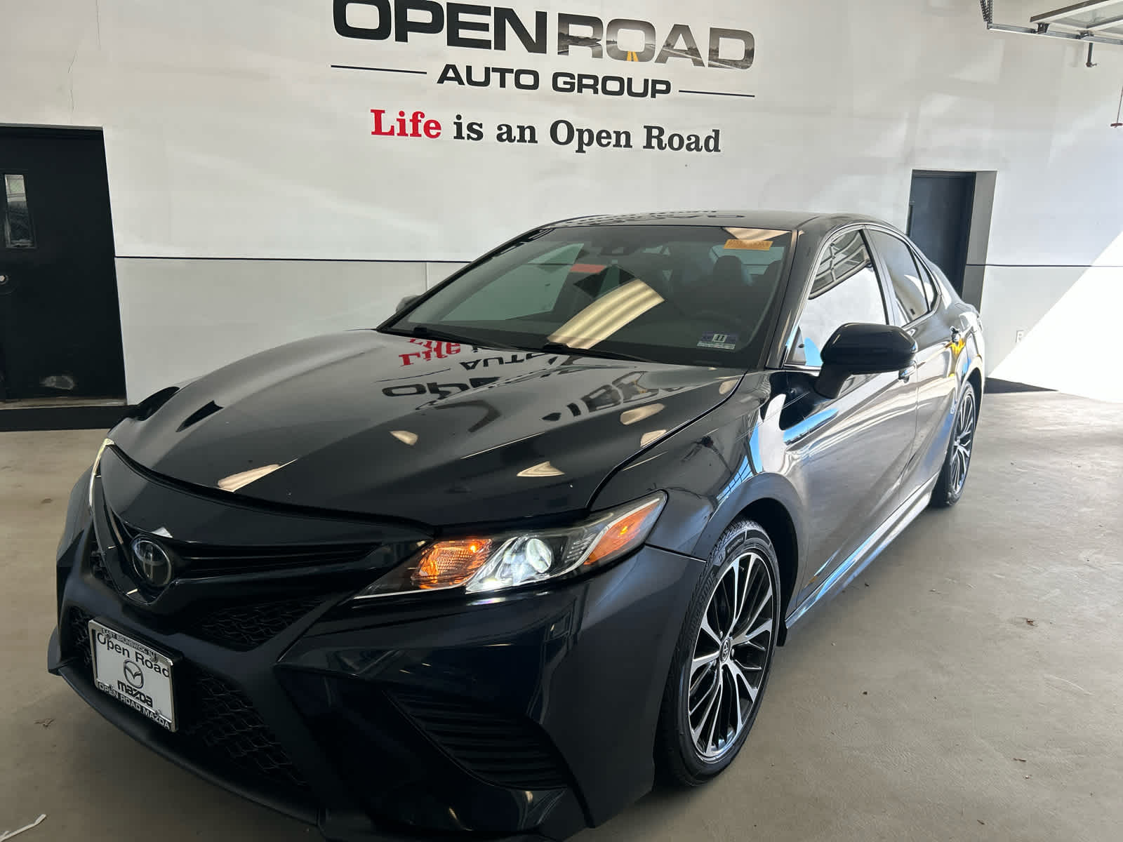 2018 Toyota Camry SE Auto
