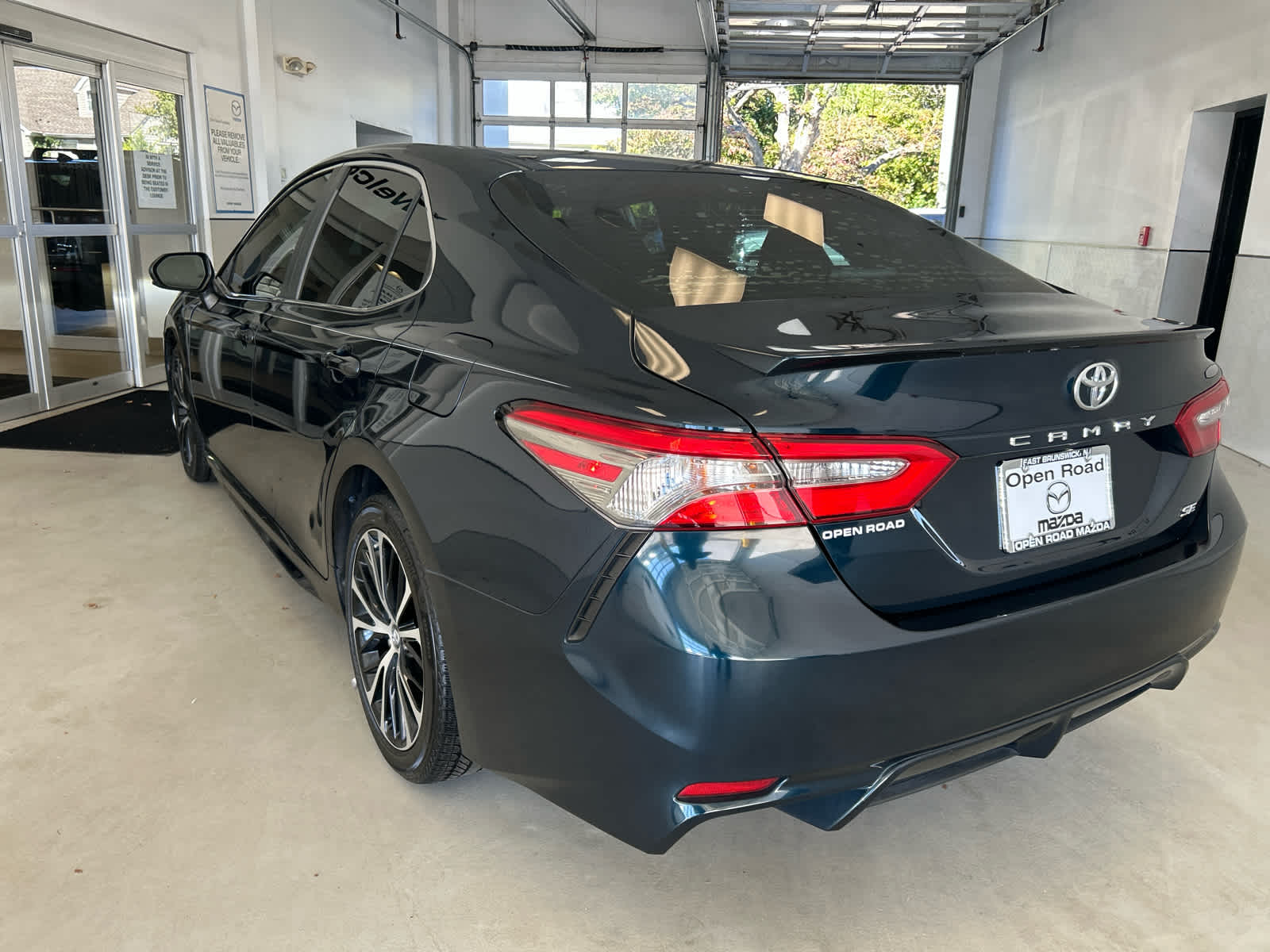 2018 Toyota Camry SE Auto