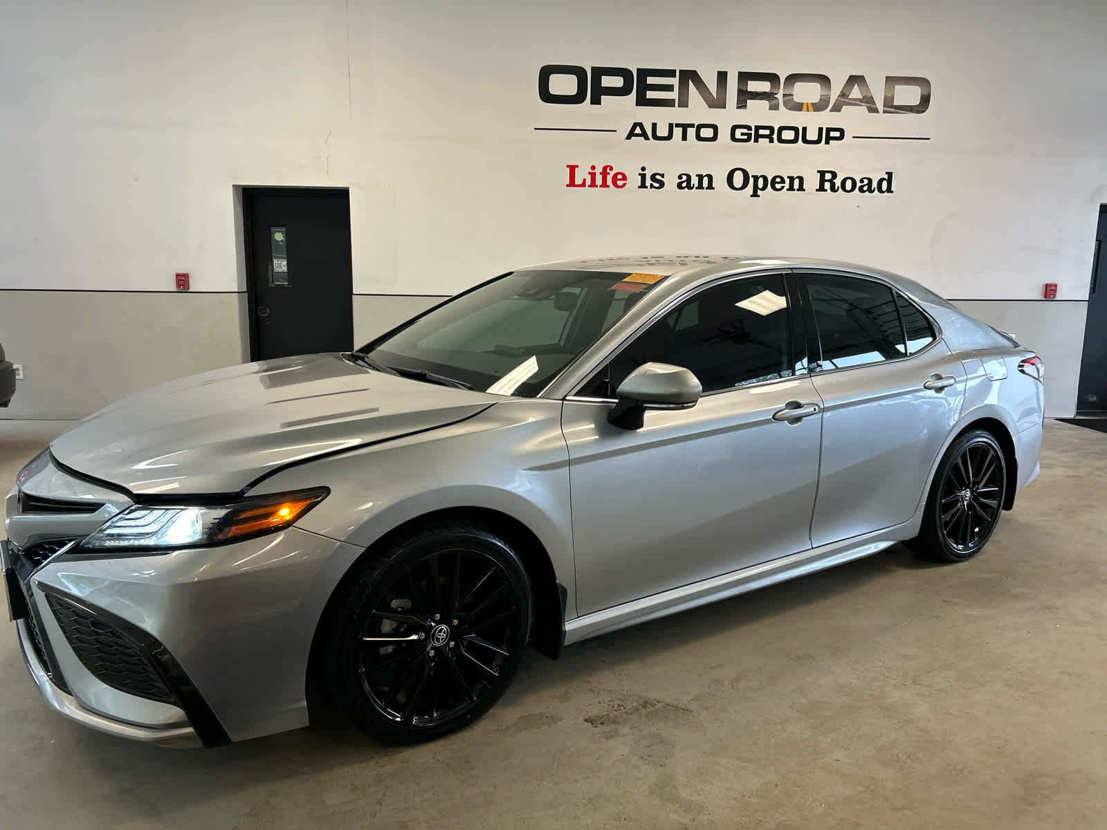 2023 Toyota Camry XSE Auto