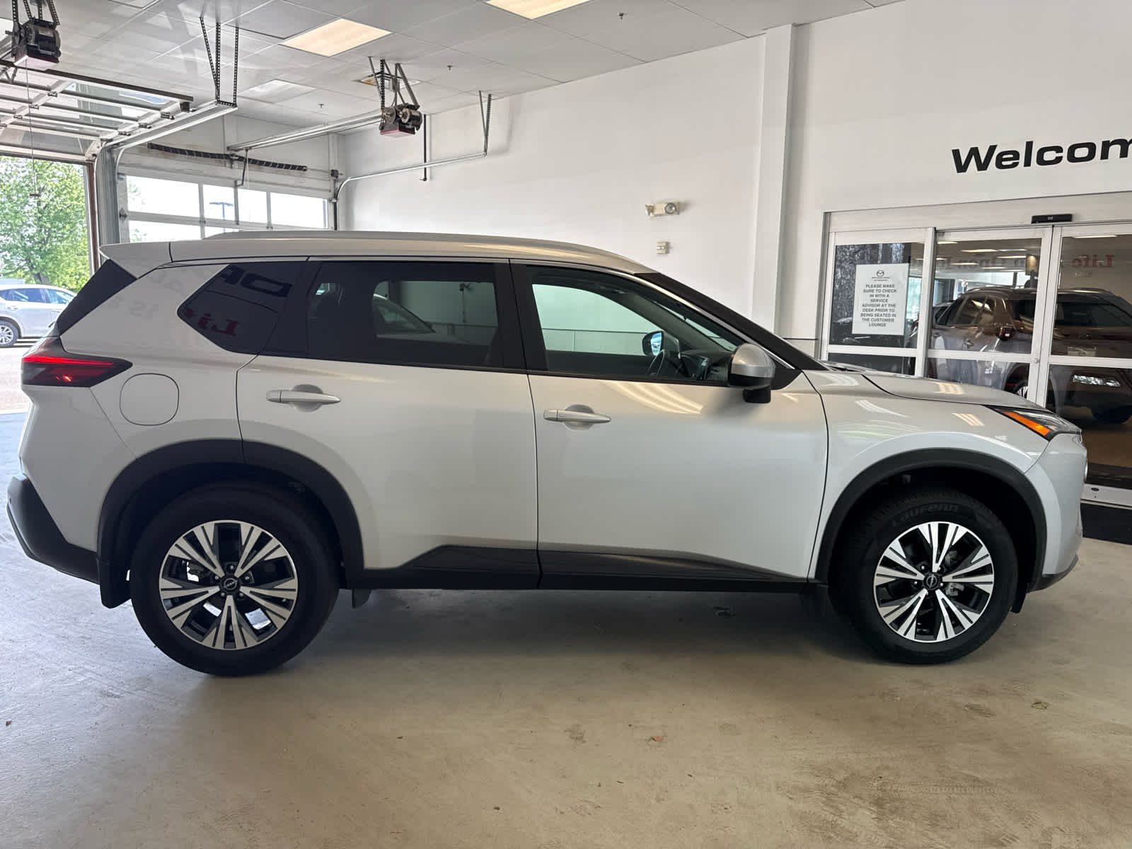 2023 Nissan Rogue AWD SV