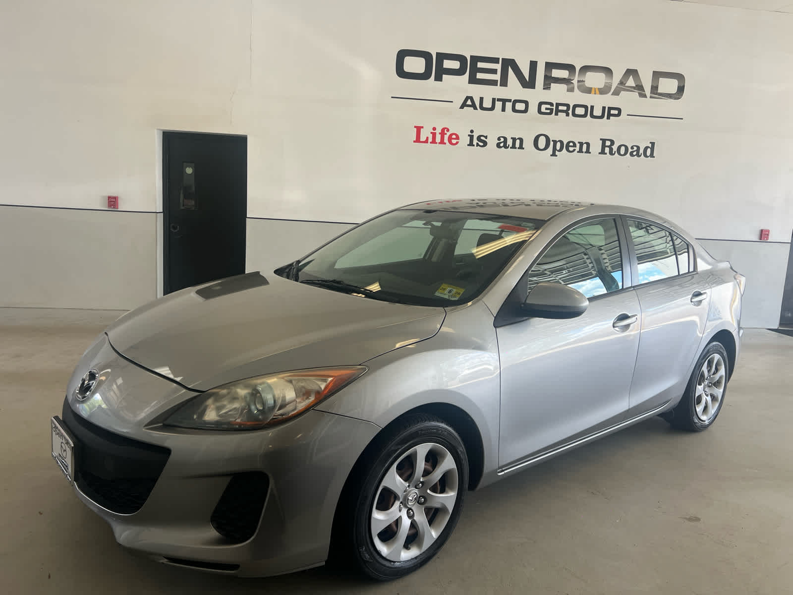 2013 Mazda MAZDA3 4dr Sdn Auto i Sport