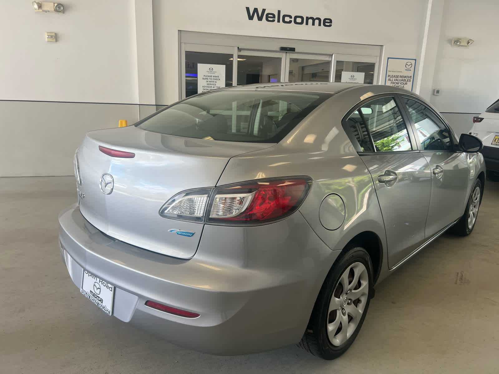 2013 Mazda MAZDA3 4dr Sdn Auto i Sport