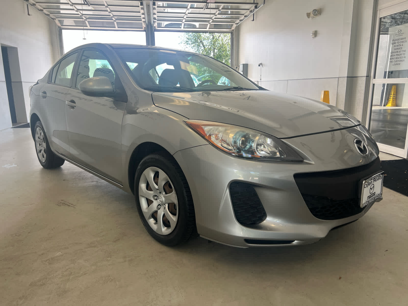 2013 Mazda MAZDA3 4dr Sdn Auto i Sport