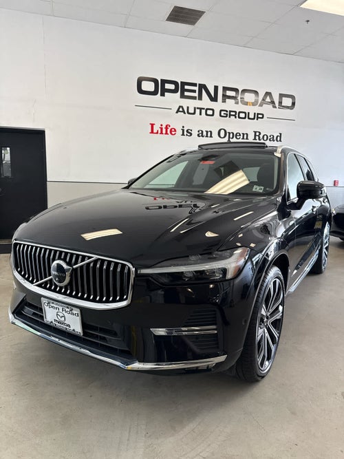 2023 Volvo XC60 B6 AWD Ultimate Bright Theme