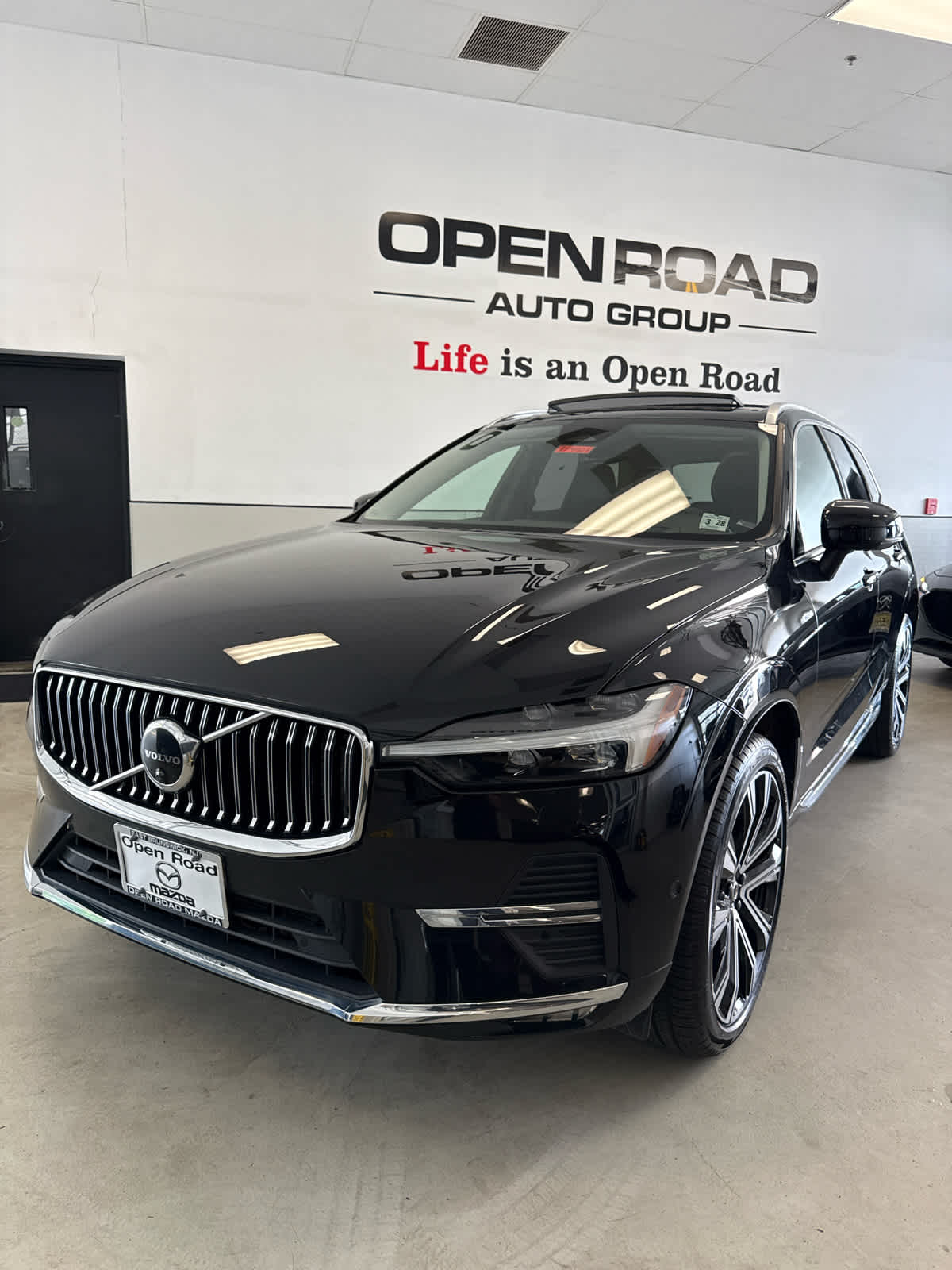 2023 Volvo XC60 B6 AWD Ultimate Bright Theme