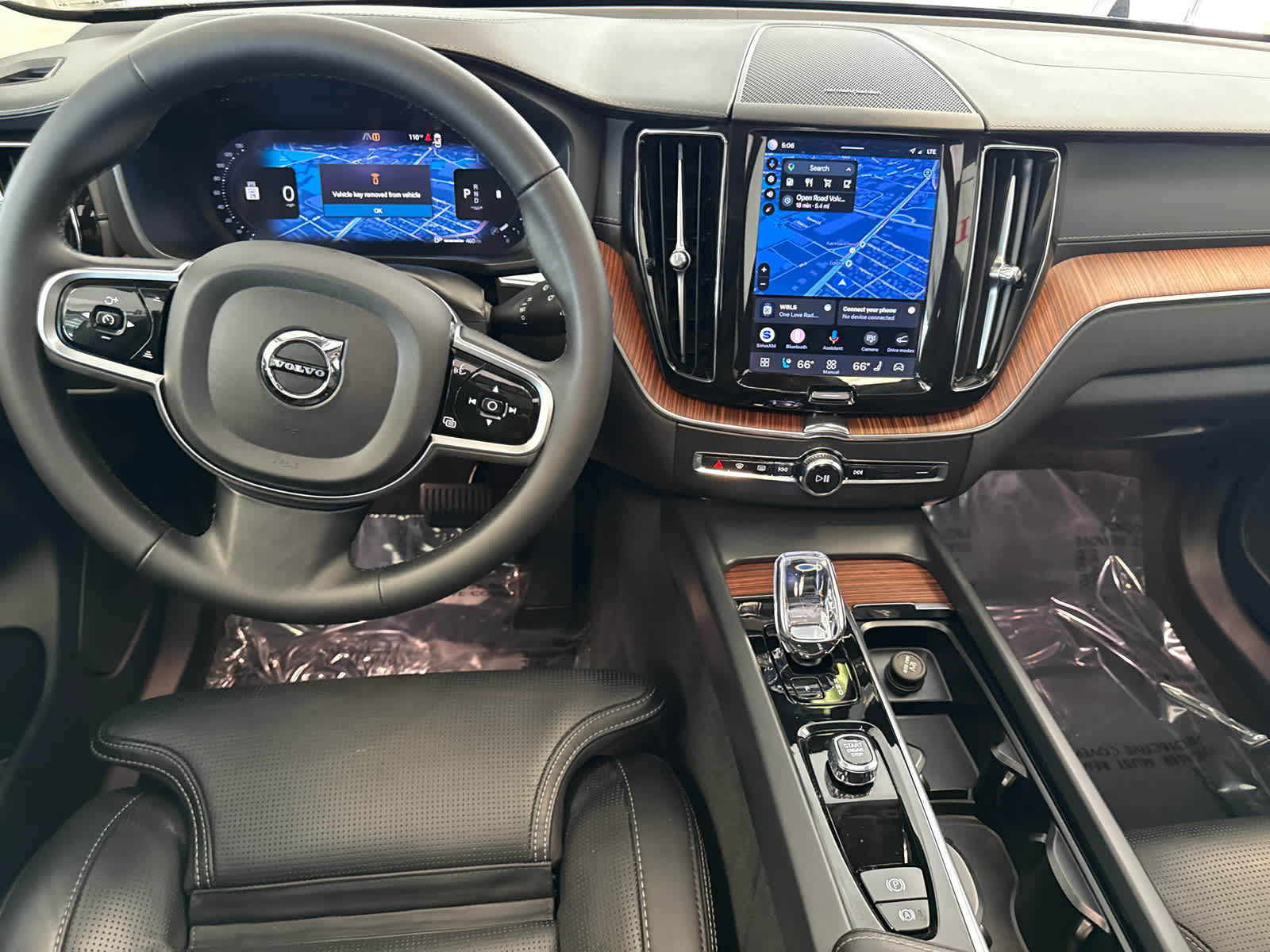 2023 Volvo XC60 B6 AWD Ultimate Bright Theme