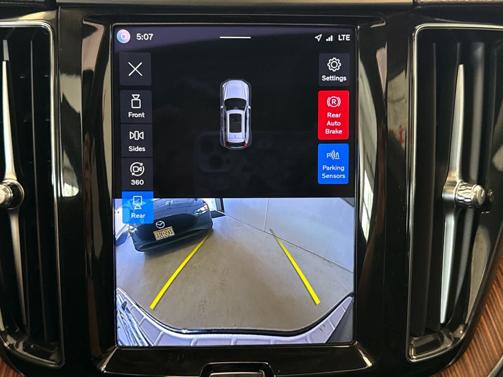 2023 Volvo XC60 B6 AWD Ultimate Bright Theme