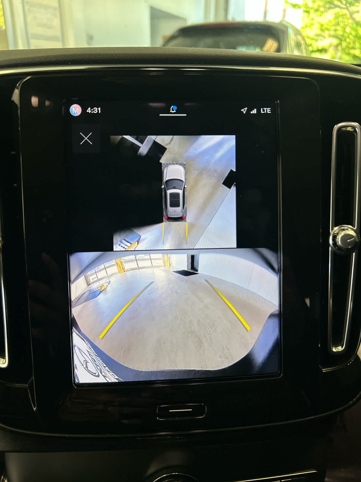 2024 Volvo XC40 B5 AWD Plus Dark Theme