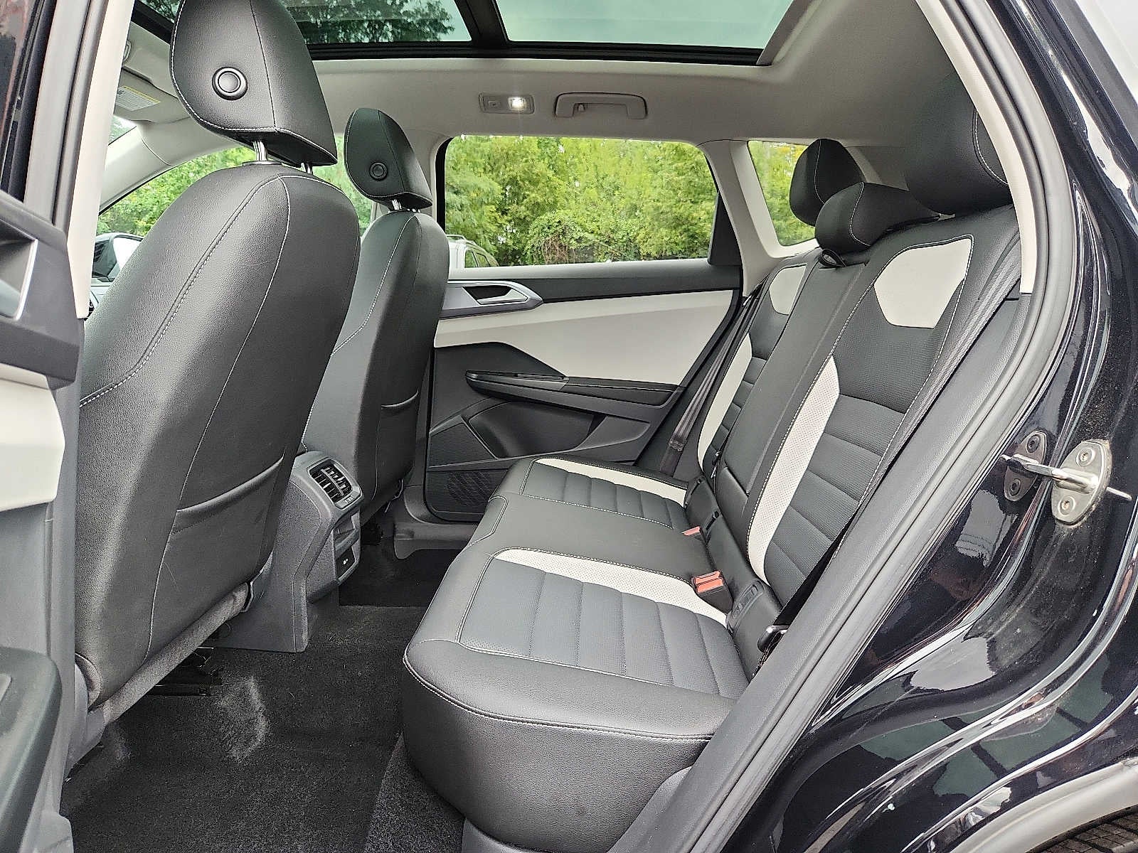 2025 Volkswagen Taos SEL