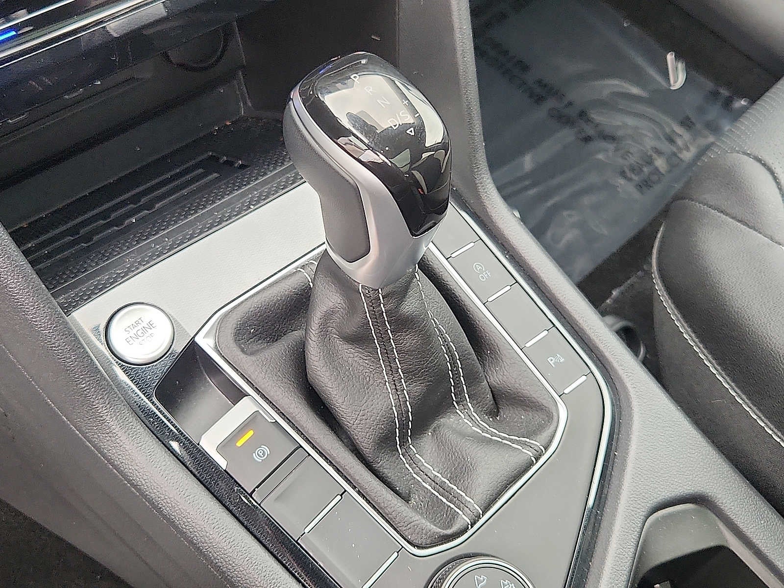 2025 Volkswagen Taos SEL