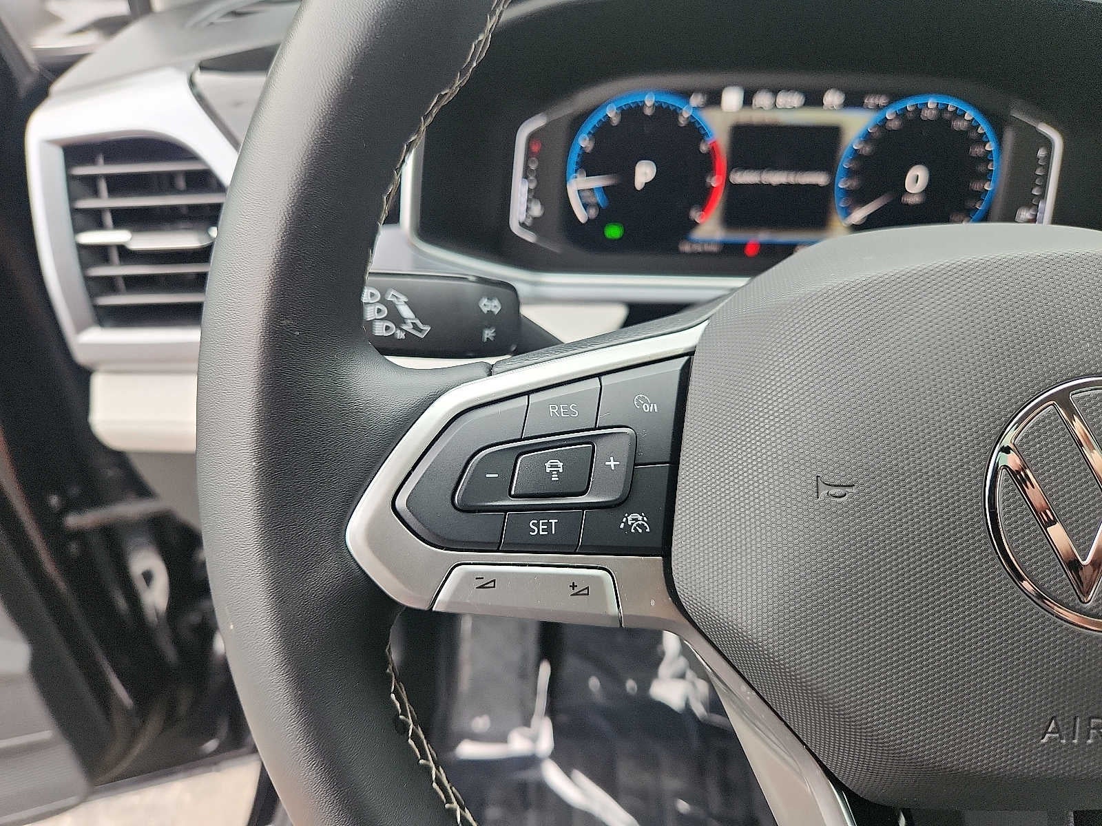 2025 Volkswagen Taos SEL