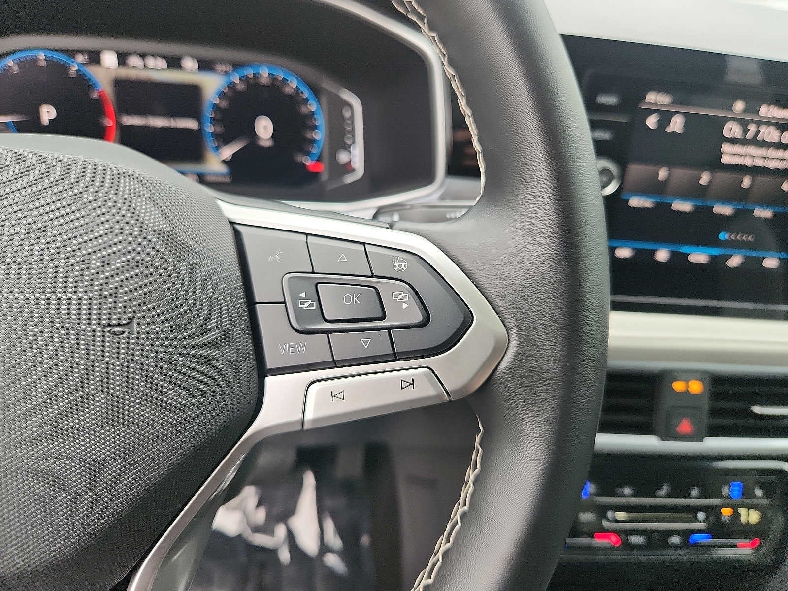 2025 Volkswagen Taos SEL