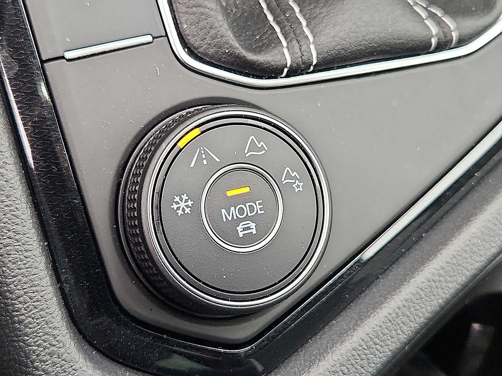 2025 Volkswagen Taos SEL