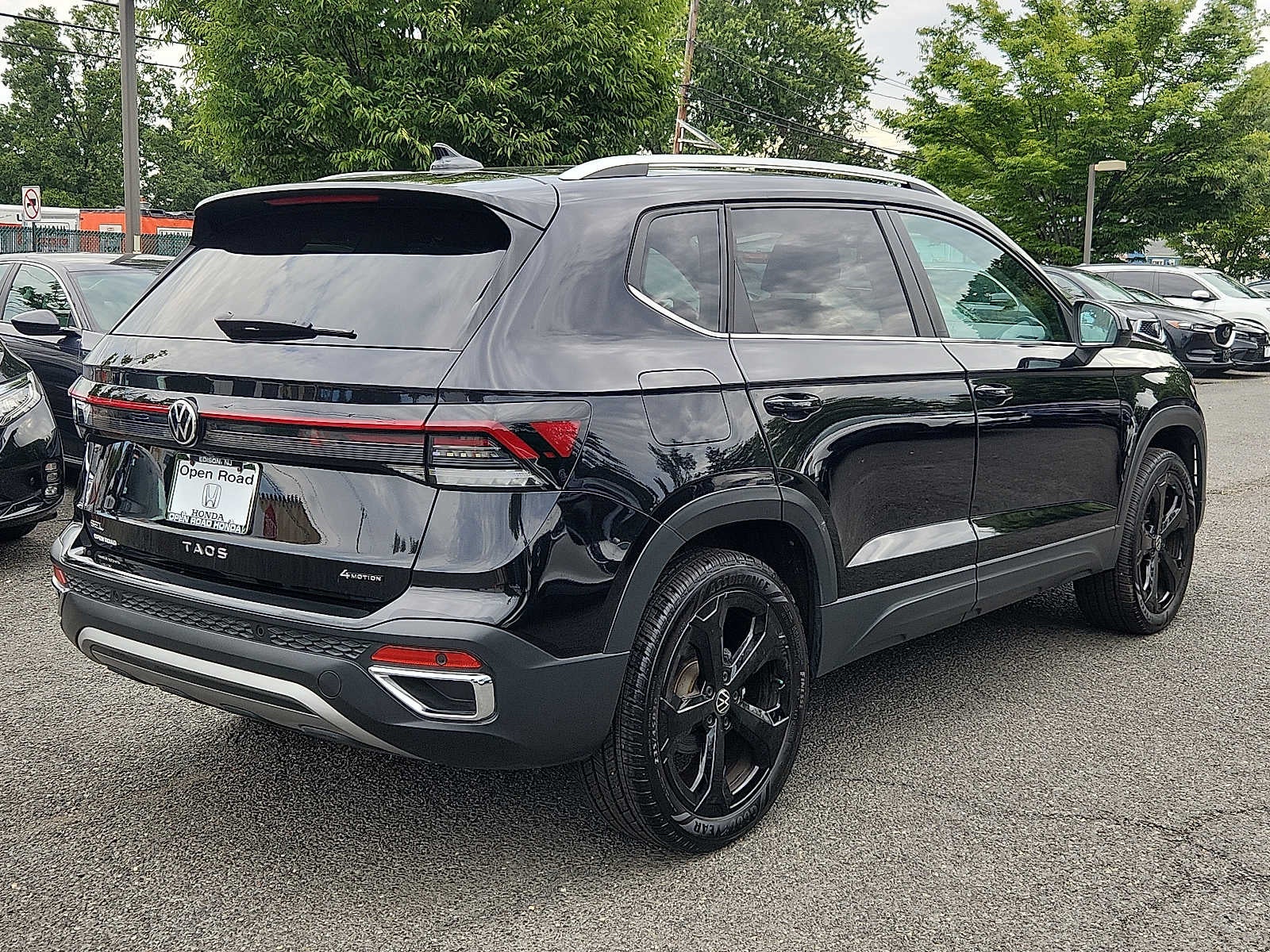 2025 Volkswagen Taos SEL