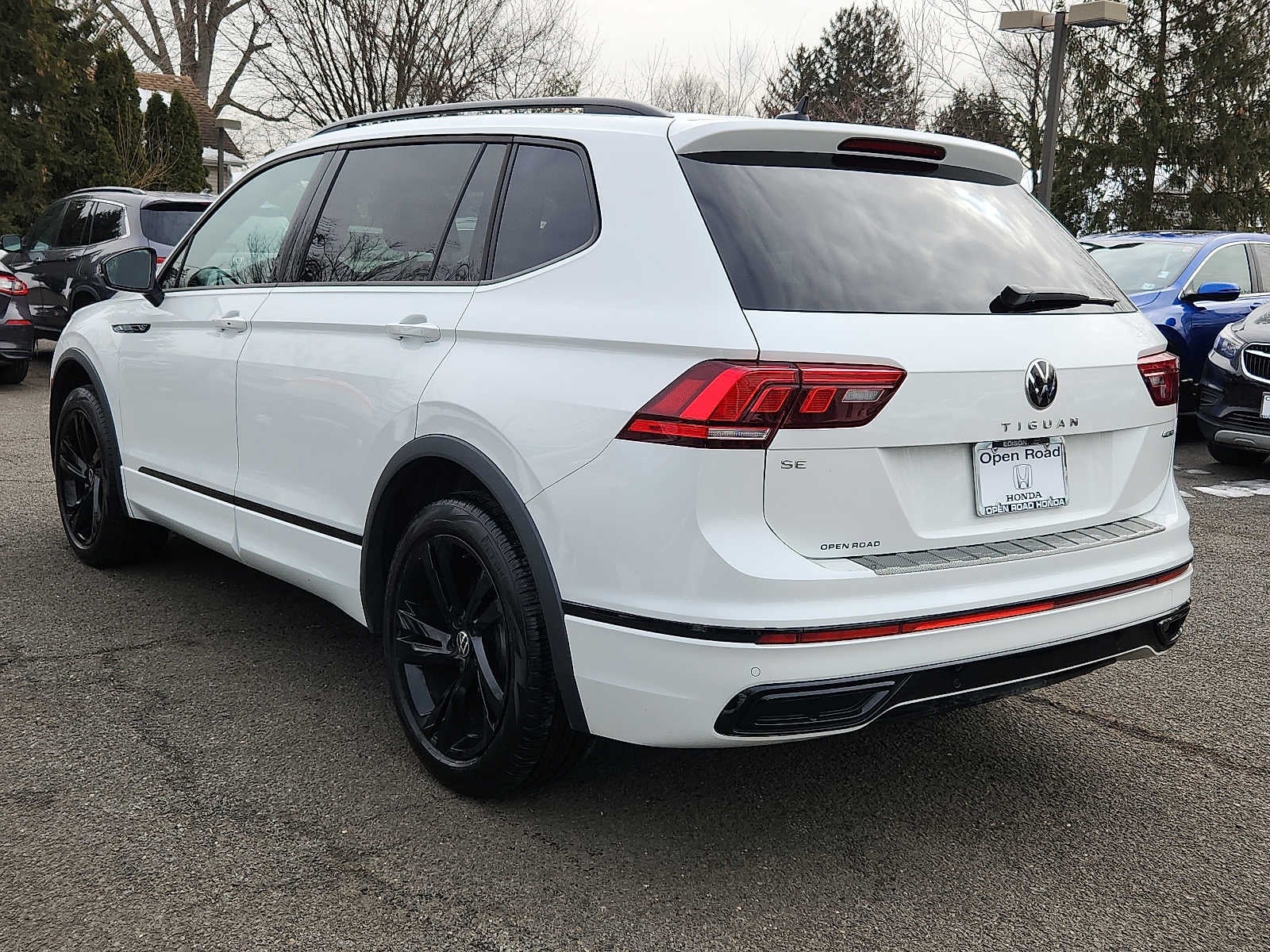 2024 Volkswagen Tiguan SE R-Line Black