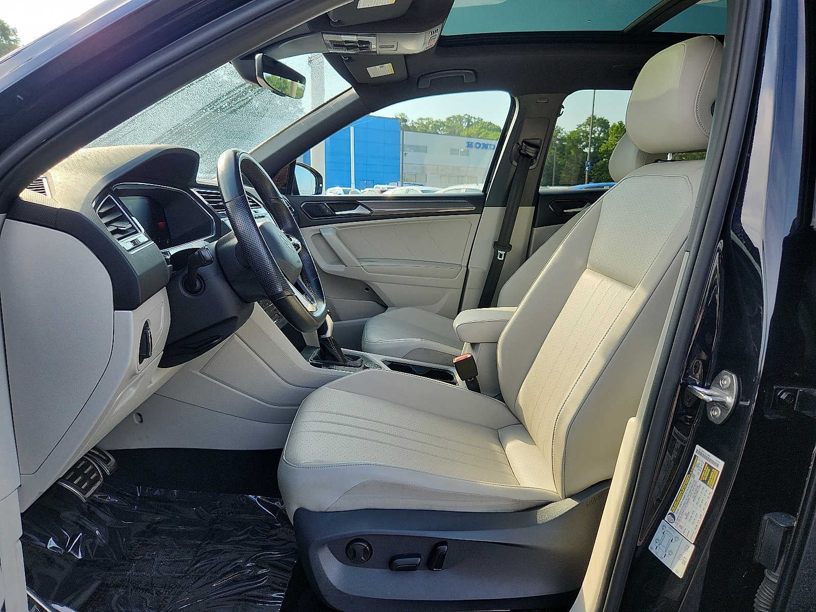 2022 Volkswagen Tiguan SE R-Line Black