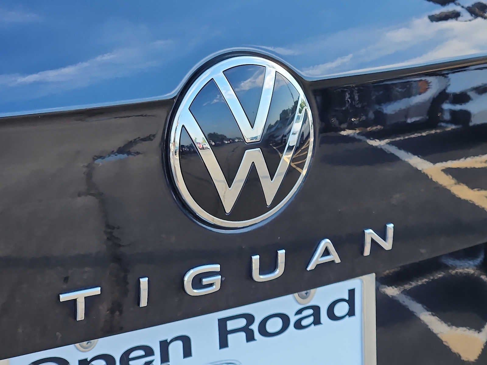 2022 Volkswagen Tiguan SE R-Line Black