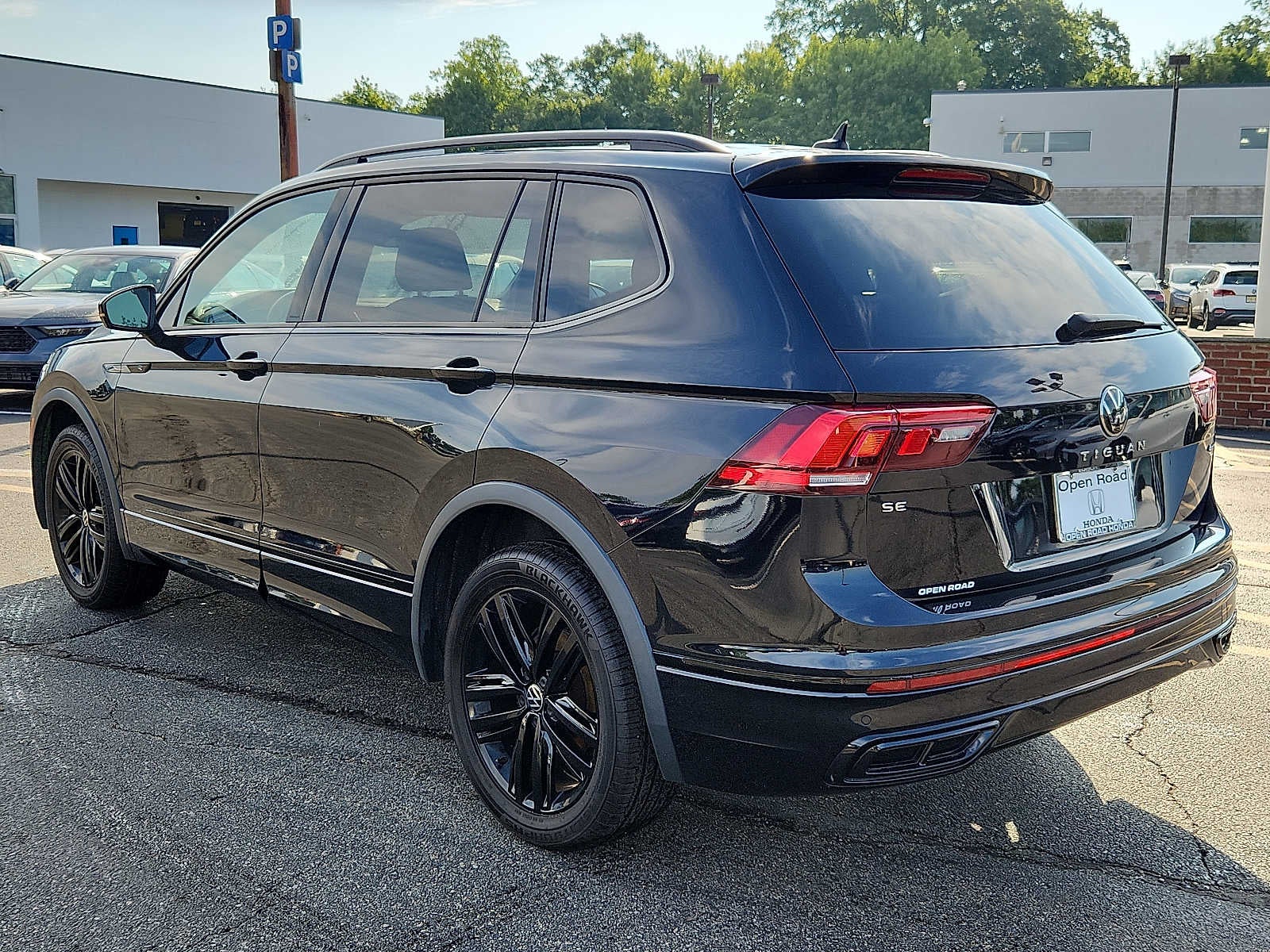 2022 Volkswagen Tiguan SE R-Line Black