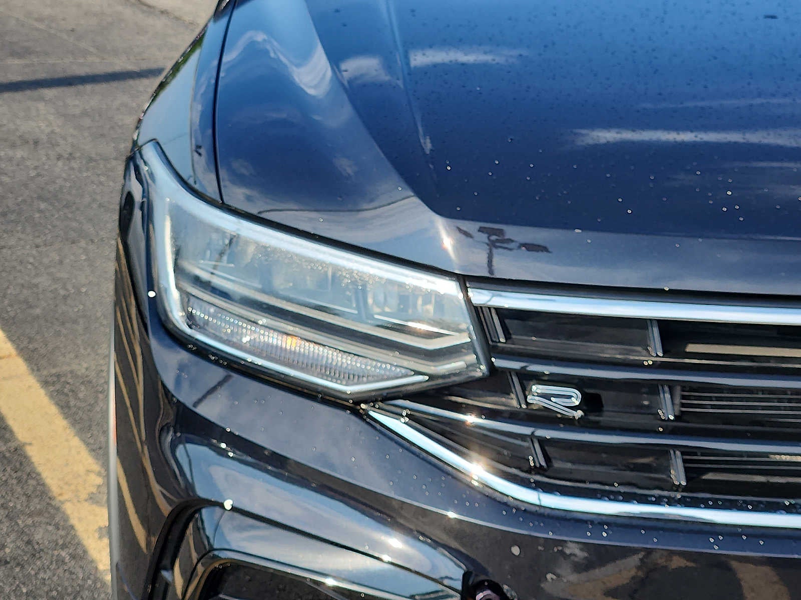 2022 Volkswagen Tiguan SE R-Line Black