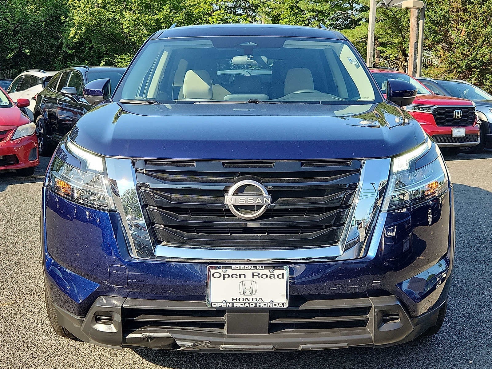 2022 Nissan Pathfinder SV