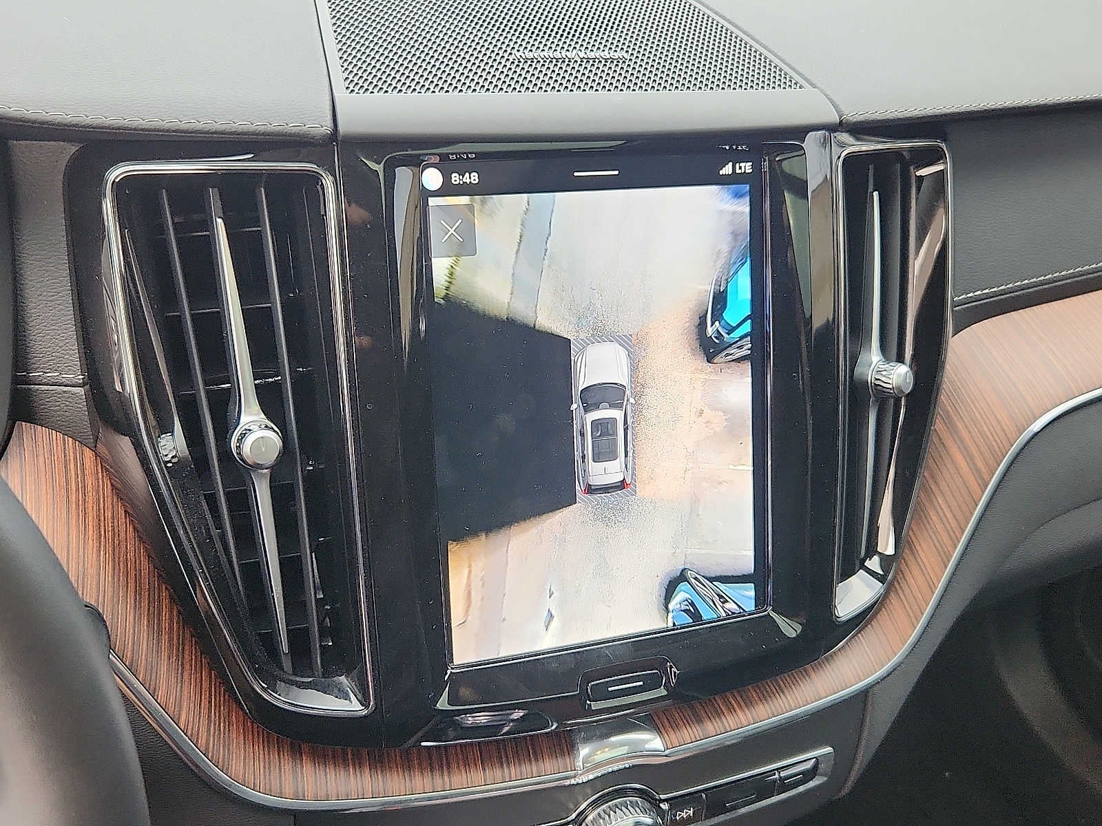 2024 Volvo XC60 Ultimate Dark Theme