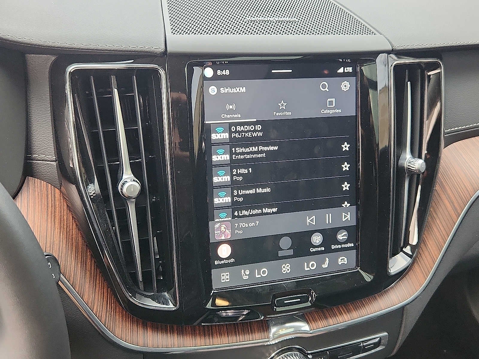 2024 Volvo XC60 Ultimate Dark Theme