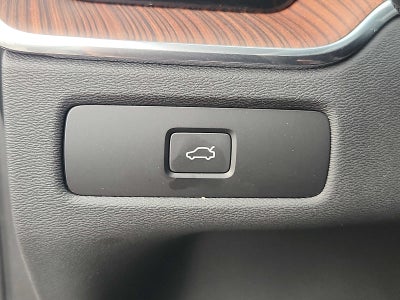 2024 Volvo XC60 Ultimate Dark Theme