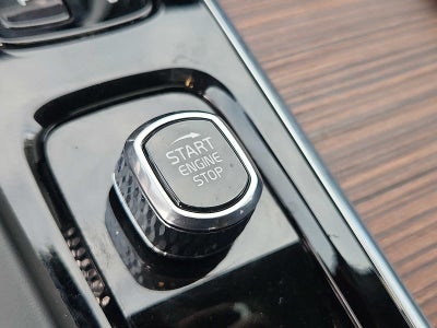 2024 Volvo XC60 Ultimate Dark Theme