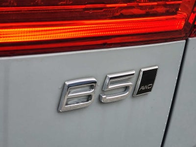 2024 Volvo XC60 Ultimate Dark Theme
