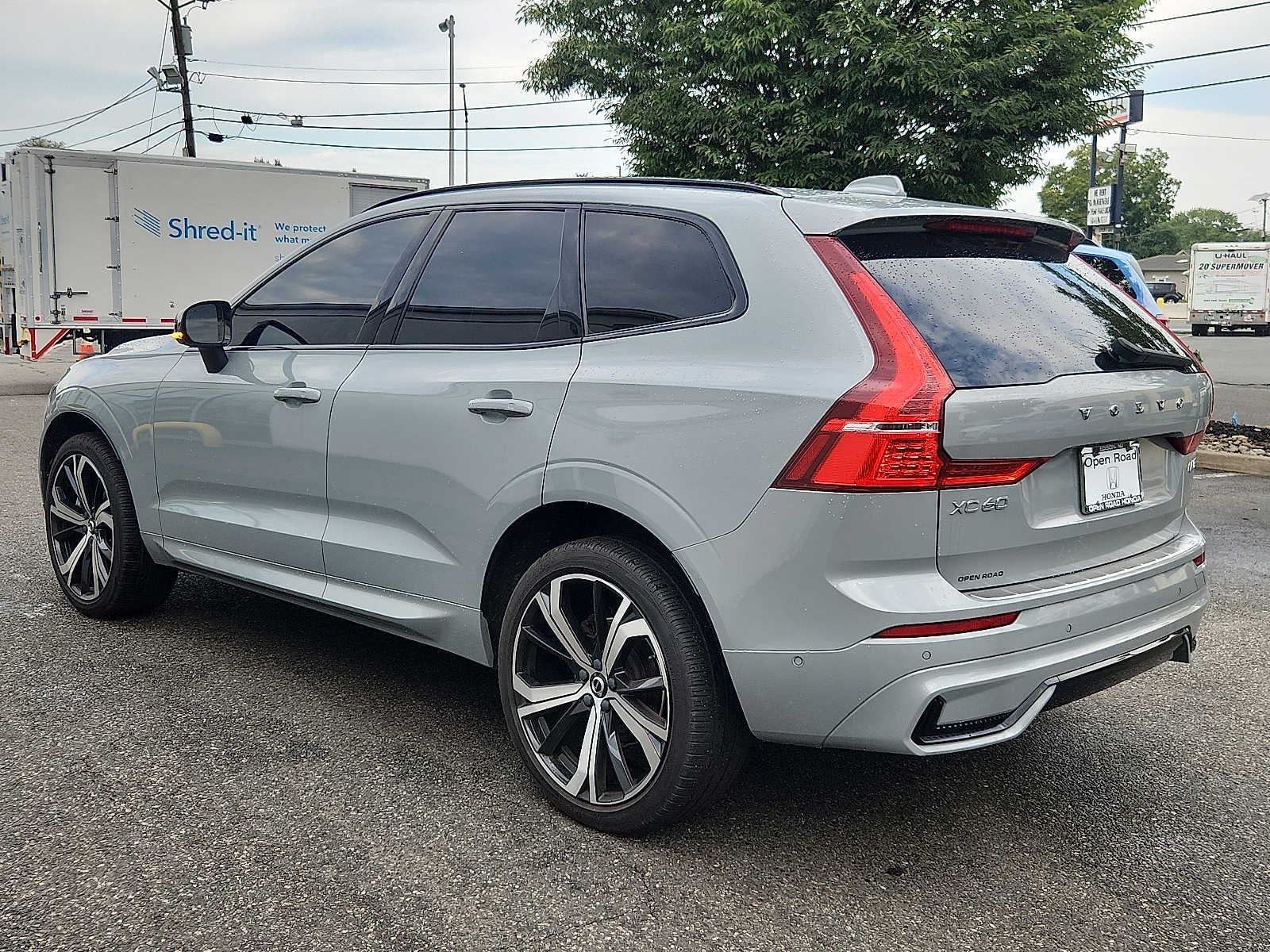 2024 Volvo XC60 Ultimate Dark Theme