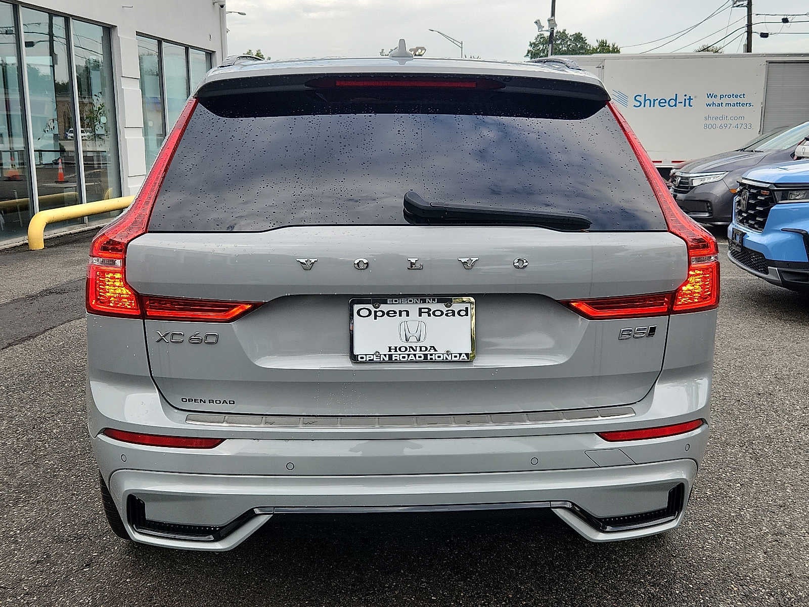 2024 Volvo XC60 Ultimate Dark Theme