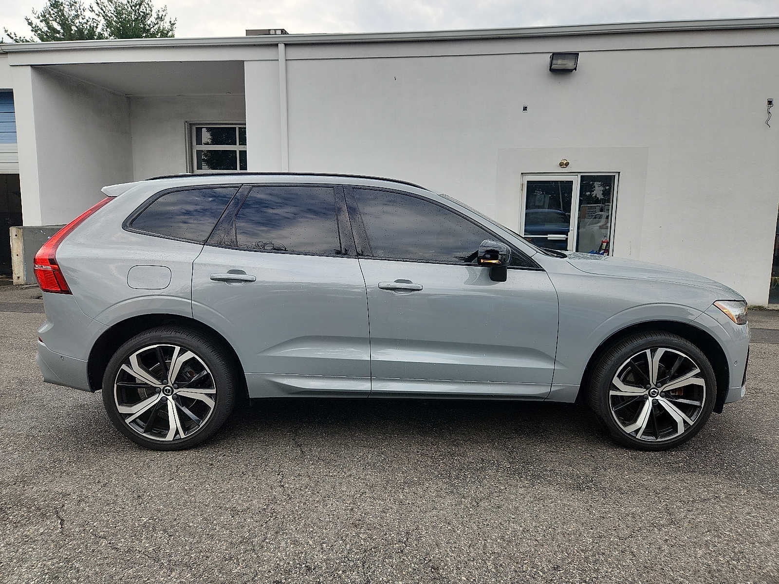 2024 Volvo XC60 Ultimate Dark Theme