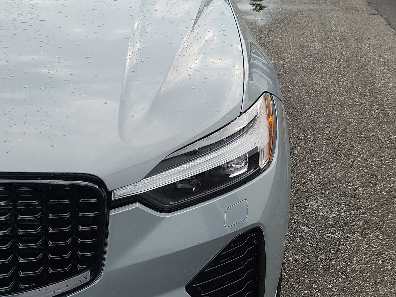2024 Volvo XC60 Ultimate Dark Theme