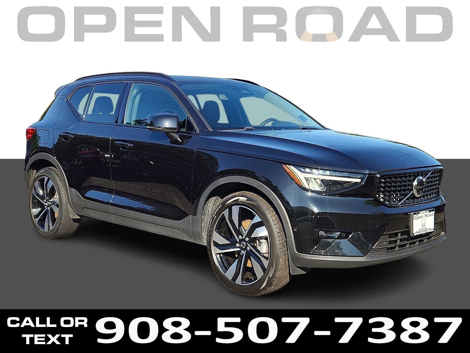 2023 Volvo XC40 Plus Dark Theme