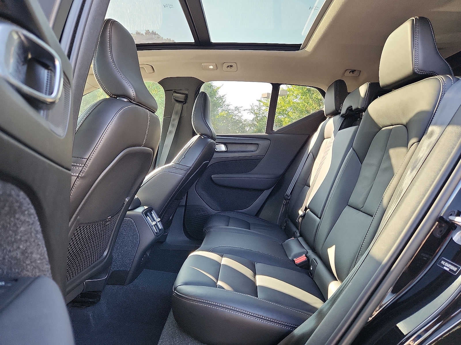 2023 Volvo XC40 Plus Dark Theme