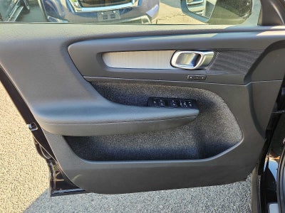 2023 Volvo XC40 Plus Dark Theme