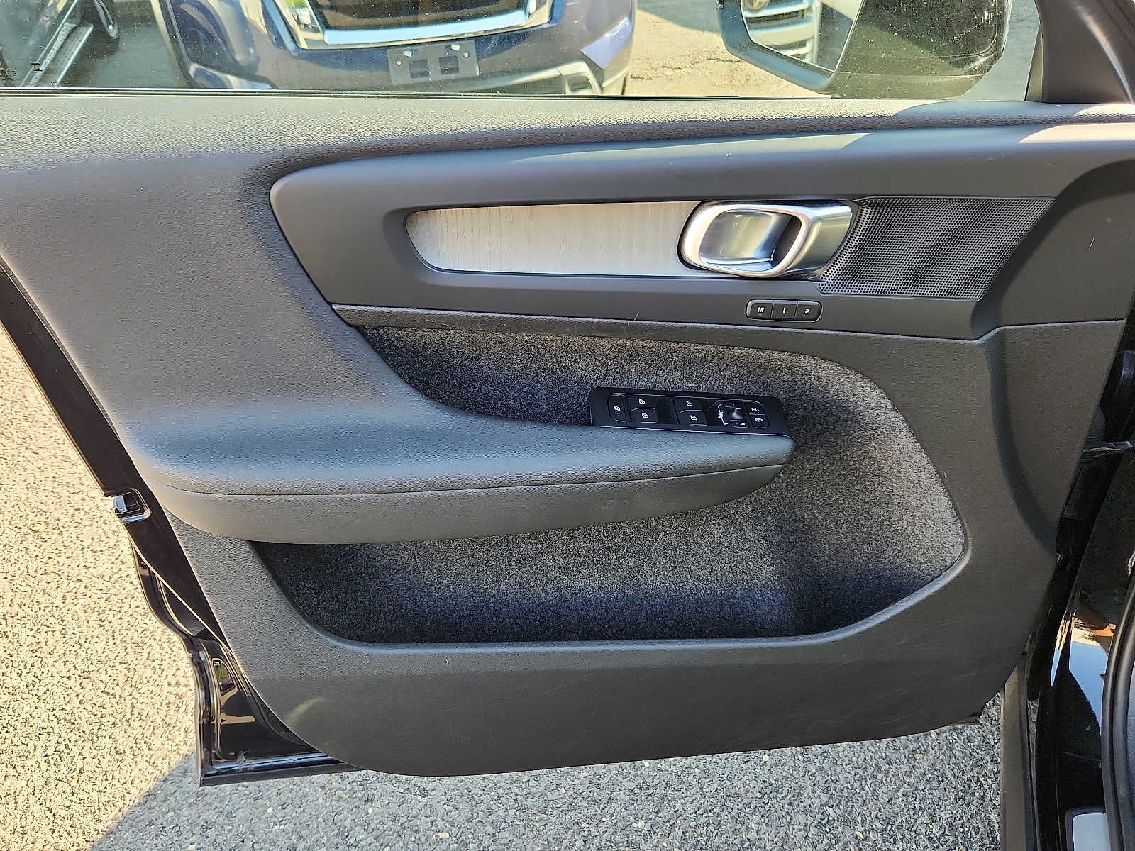 2023 Volvo XC40 Plus Dark Theme