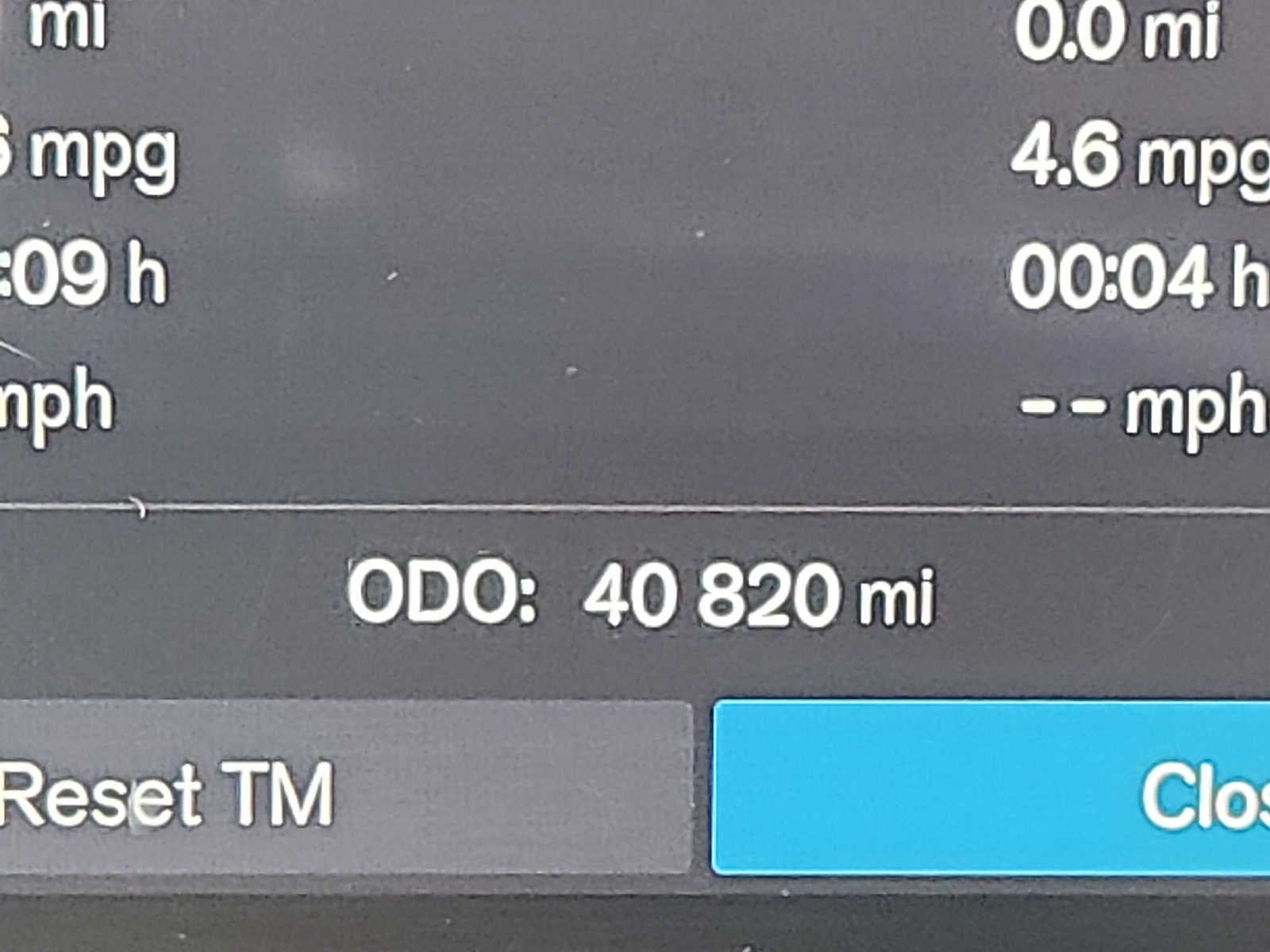 2023 Volvo XC40 Plus Dark Theme